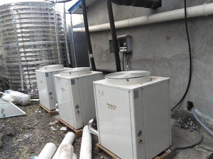 空氣能熱水器工程為什么要設置定溫度補水？